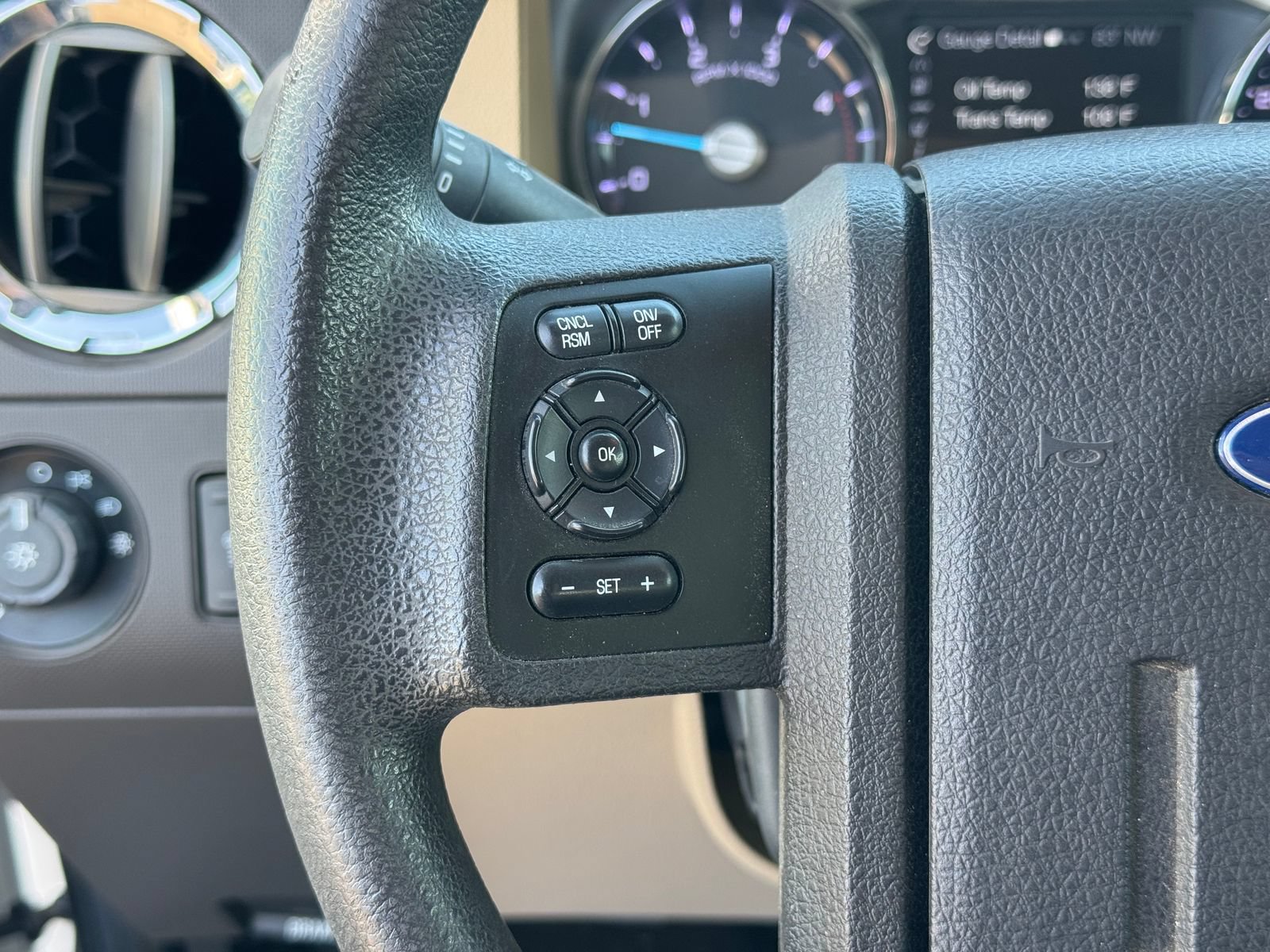 Used 2016 Ford F250 XLT w/ XLT Premium Package AWD/4WD image 27