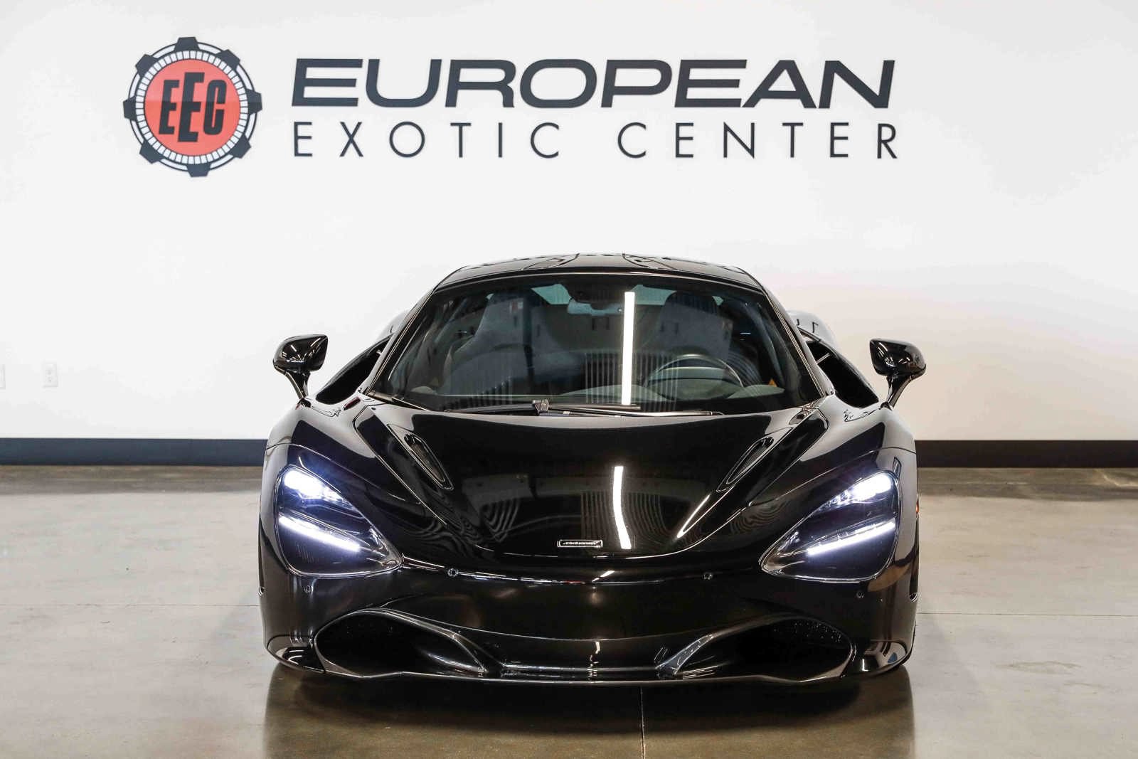 Used 2019 McLaren 720S RWD image 3