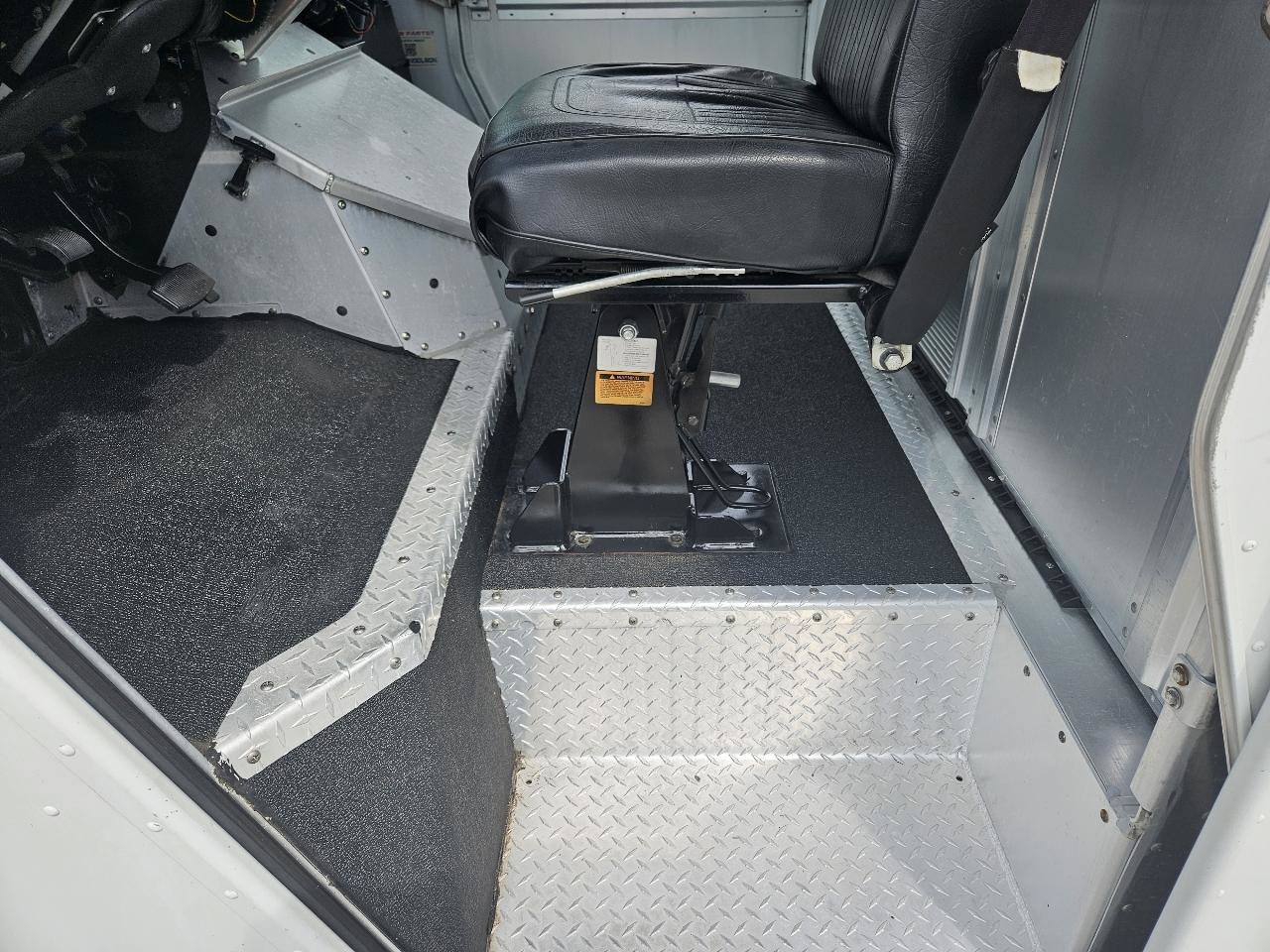 Used 2015 Ford E-350 and Econoline 350 Super Duty w/ A/C Prep Package RWD image 12