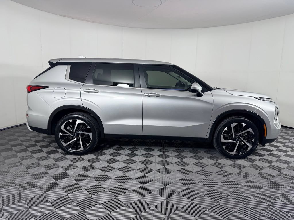 Used 2024 Mitsubishi Outlander SE AWD/4WD image 7