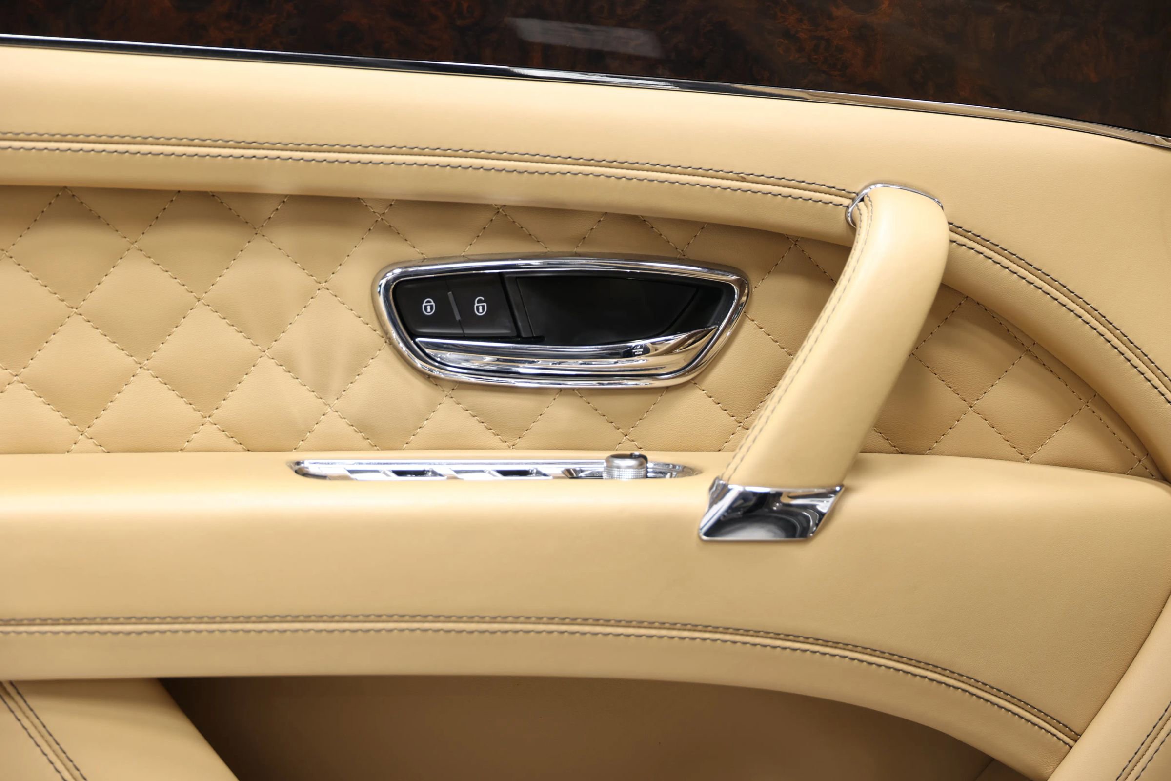 Used 2018 Bentley Bentayga AWD/4WD image 10