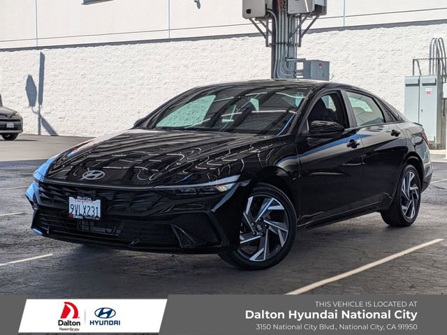 Used 2025 Hyundai Elantra SEL image 1