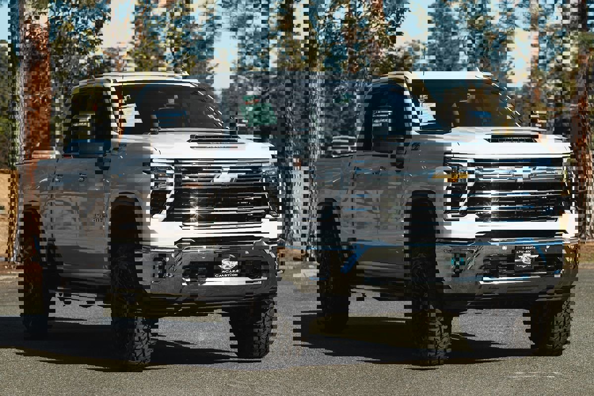 Used 2024 Chevrolet Silverado 2500 LTZ w/ LTZ Convenience Package image 7