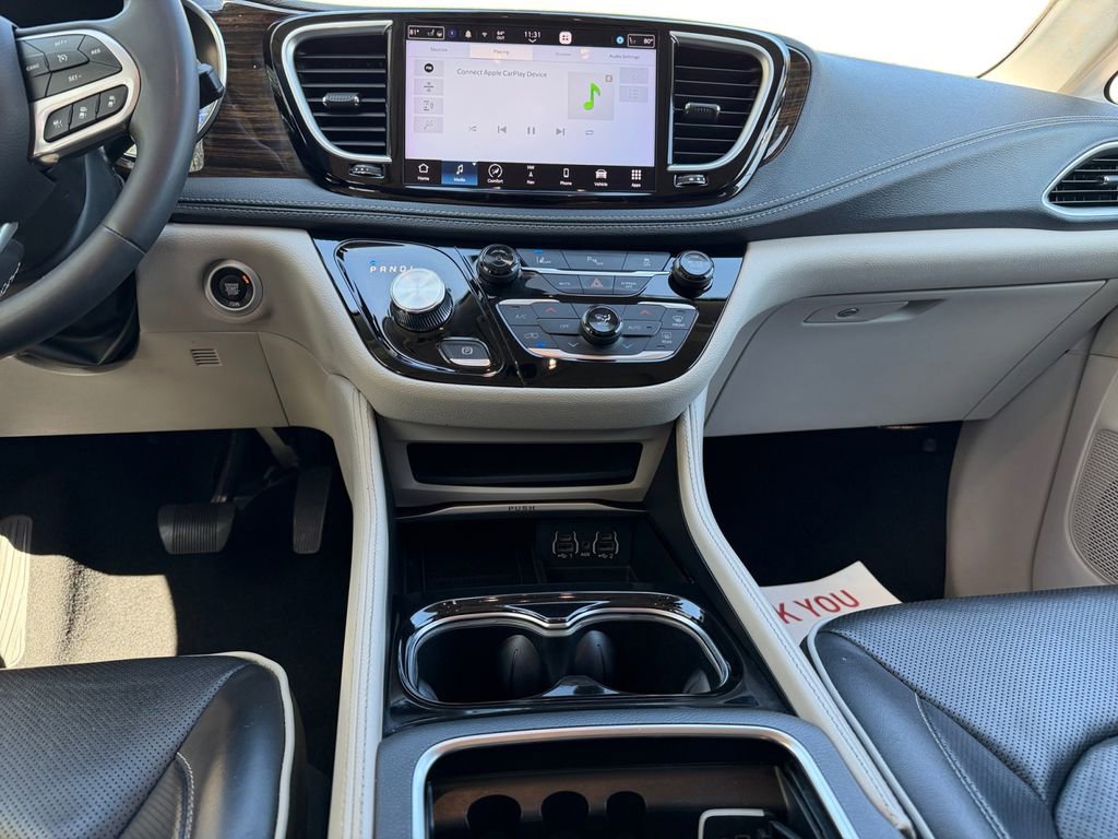 Used 2023 Chrysler Pacifica Limited image 11