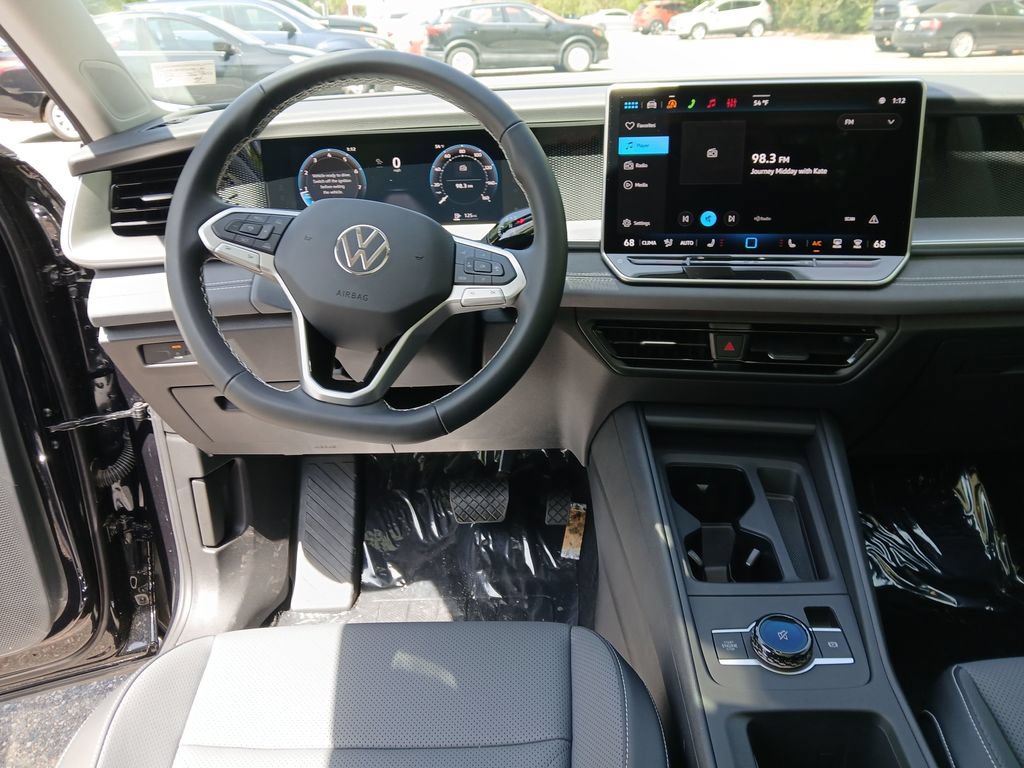 New 2026 Volkswagen Tiguan SE FWD image 13