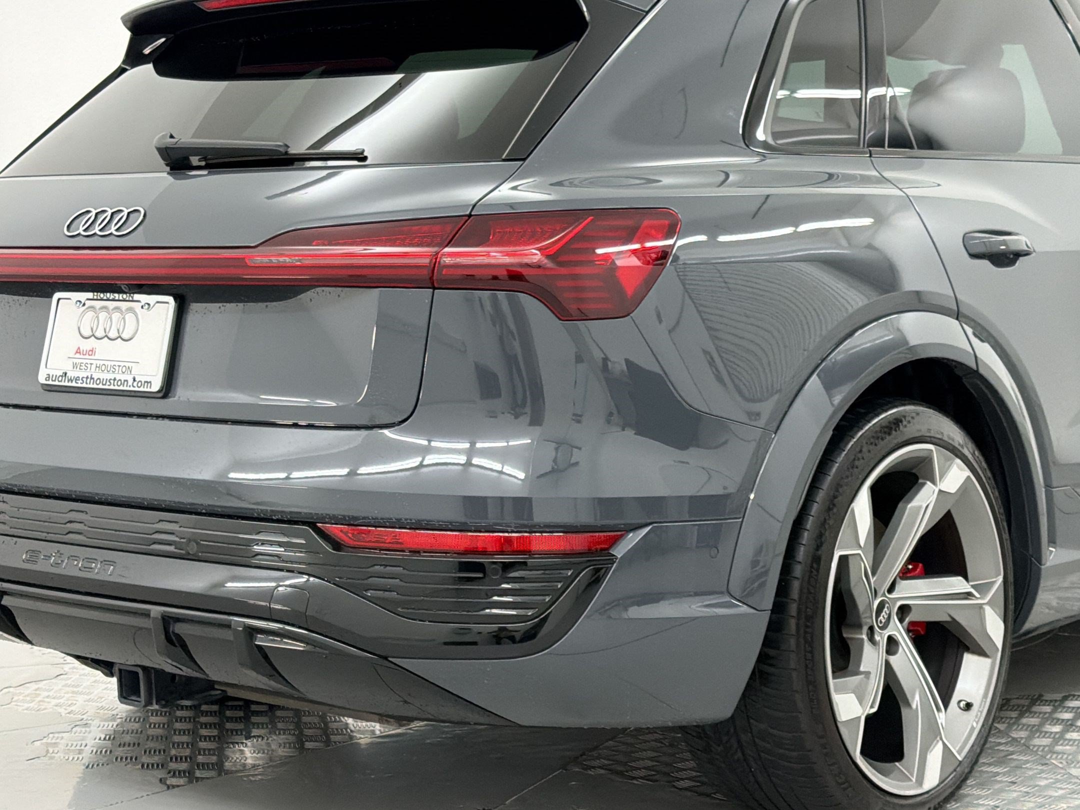 Certified 2024 Audi SQ8 e-tron Premium Plus w/ Black Optic Package AWD/4WD image 26