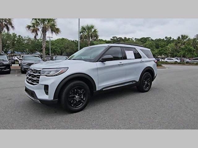 Used 2025 Ford Explorer Active AWD/4WD image 37