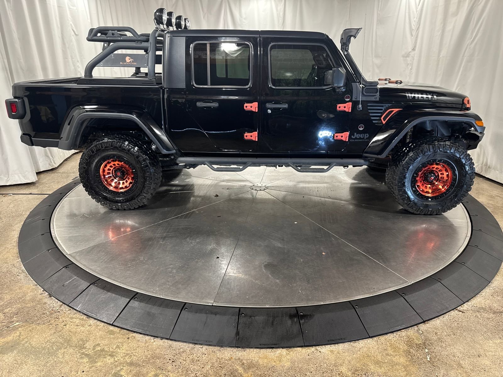 Used 2021 Jeep Gladiator Willys image 9