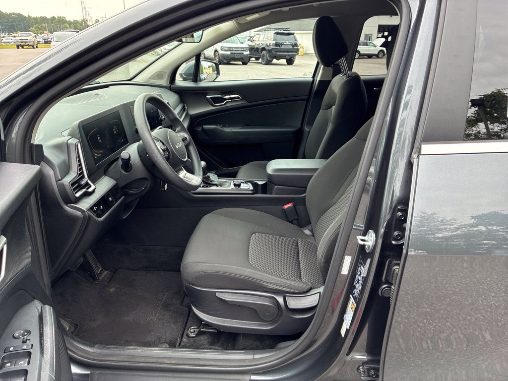 Used 2023 Kia Sportage LX AWD/4WD image 10