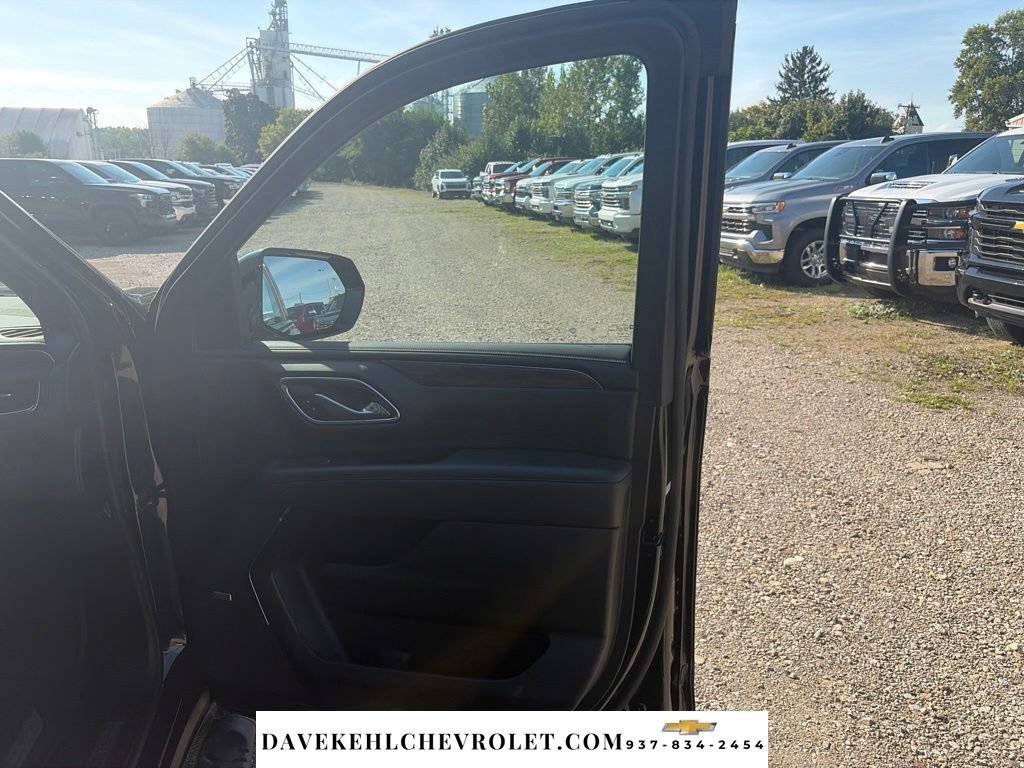 Used 2024 Chevrolet Suburban Z71 w/ Luxury Package AWD/4WD image 26