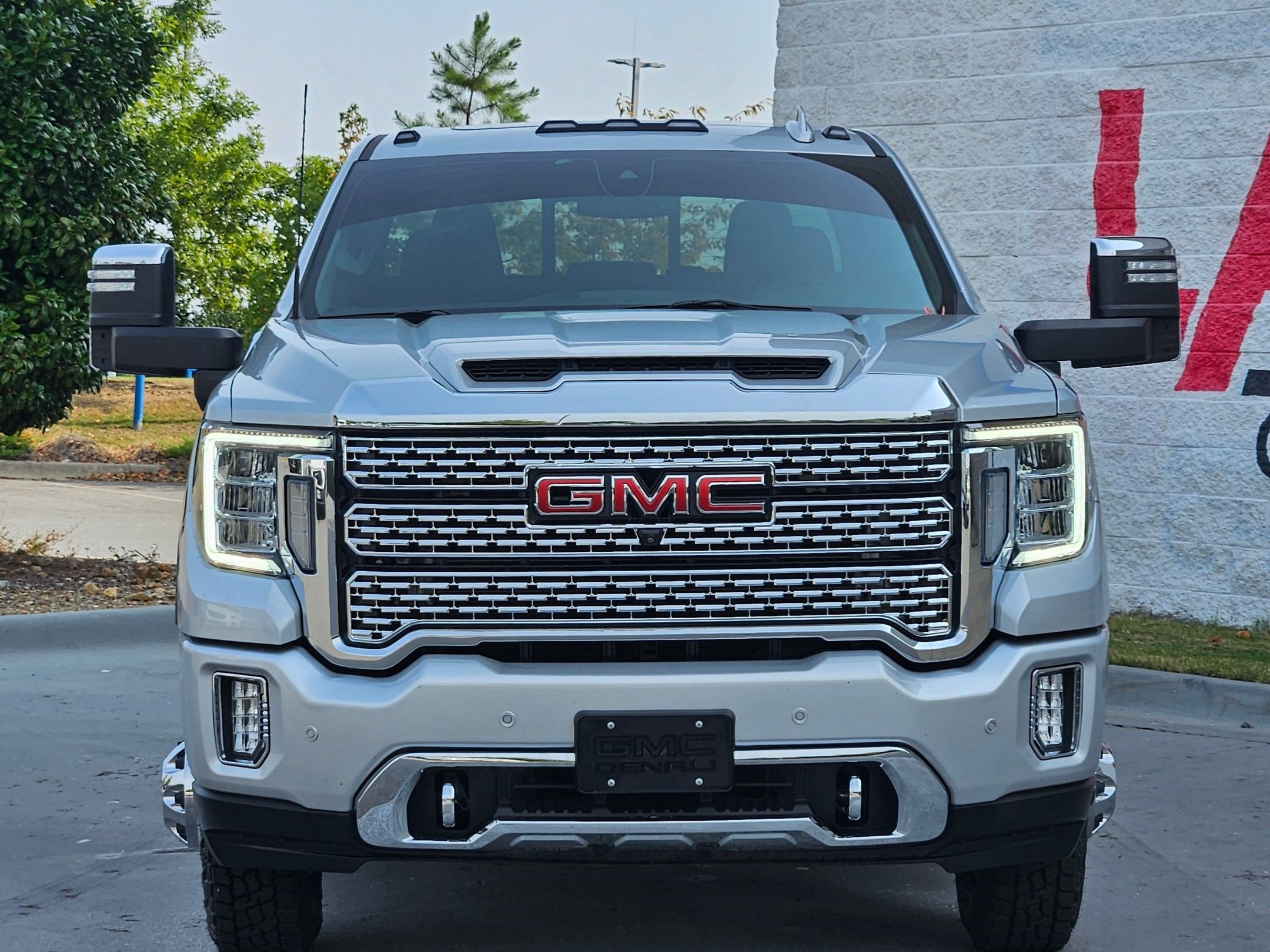 Used 2023 GMC Sierra 3500 Denali image 2