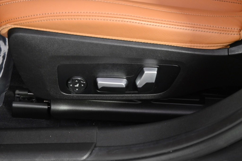 Used 2022 BMW 330i xDrive Sedan w/ Driving Assistance Package image 14