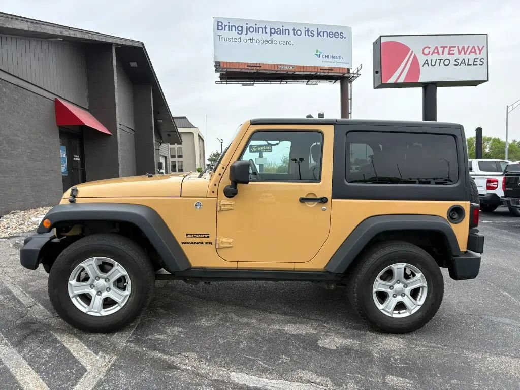Used 2013 Jeep Wrangler Sport AWD/4WD image 2