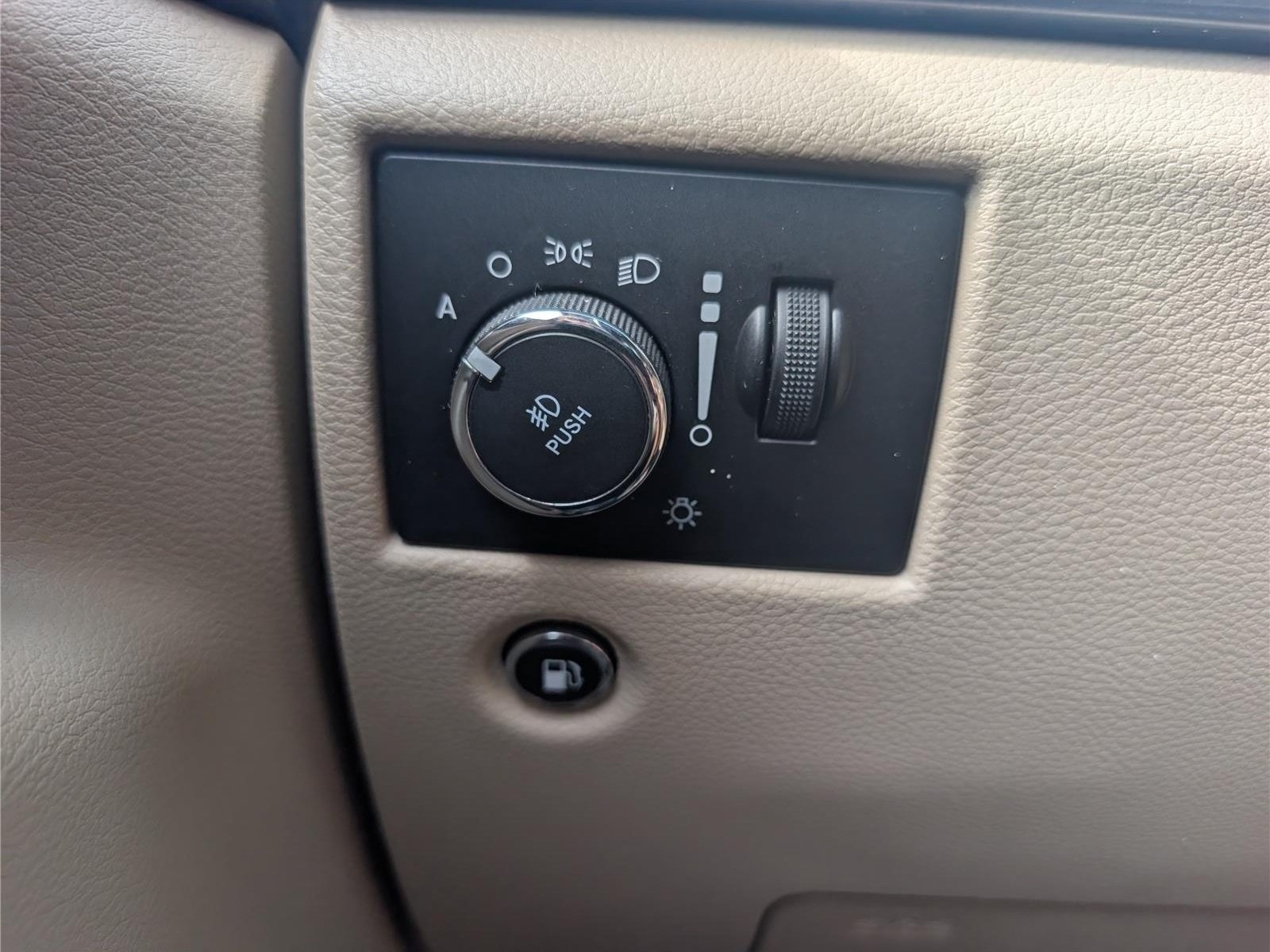 Used 2021 Jeep Grand Cherokee Laredo AWD/4WD image 21