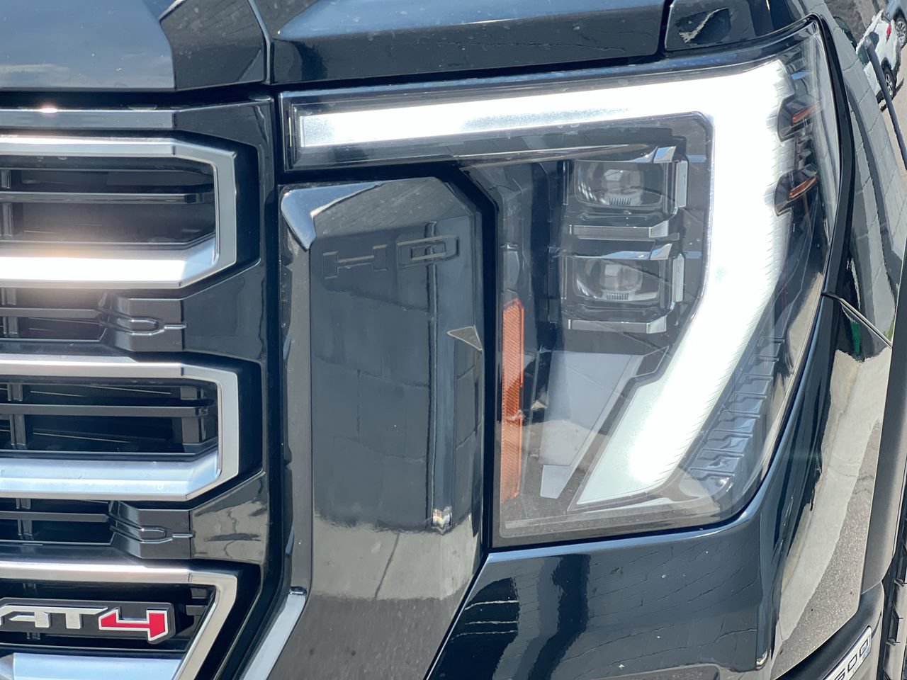 Used 2025 GMC Sierra 2500 AT4 AWD/4WD image 9