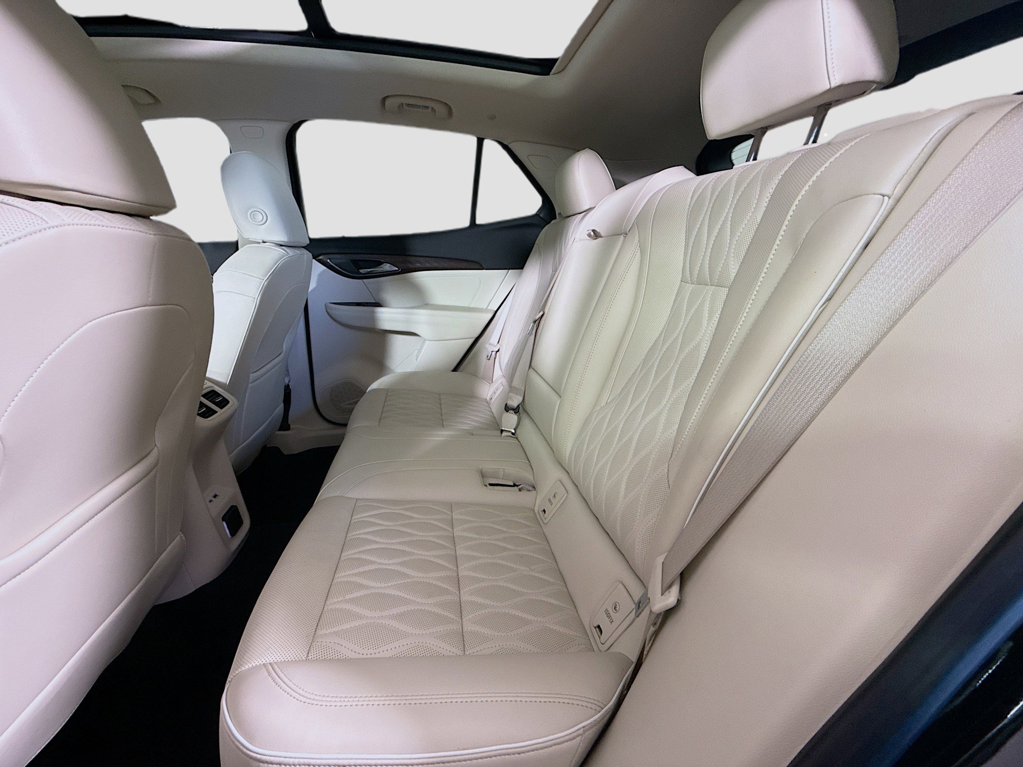 Used 2023 Buick Envision Avenir image 25