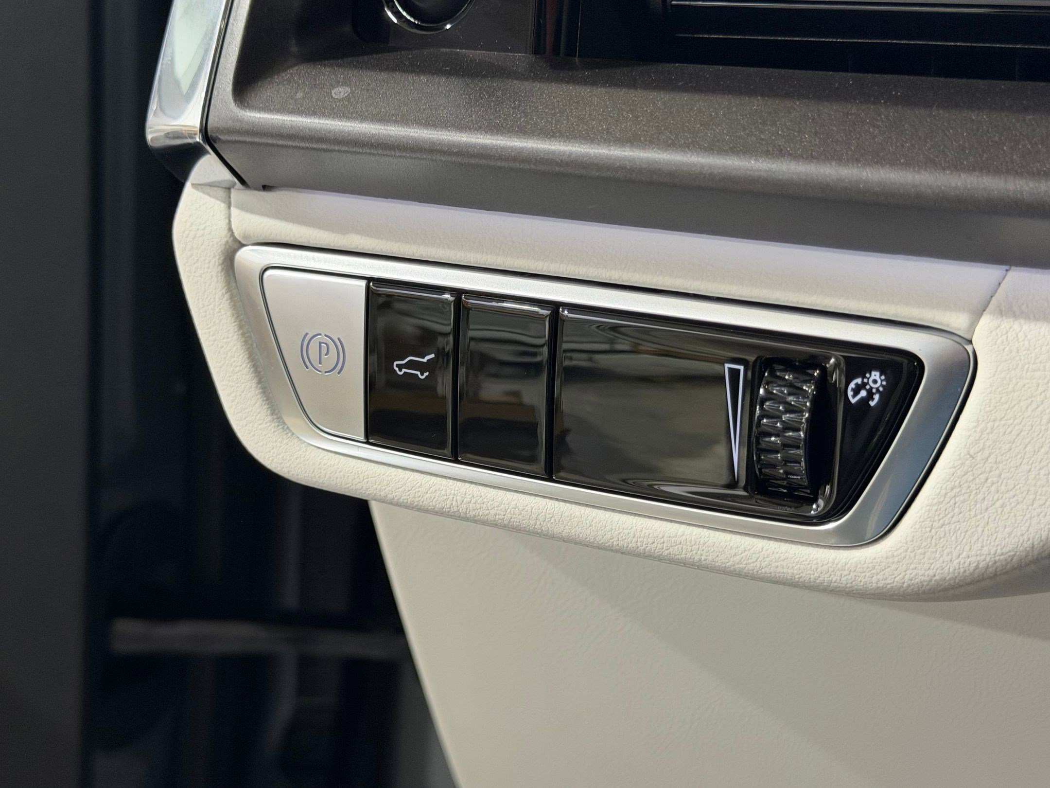 New 2026 Cadillac Vistiq Sport image 16