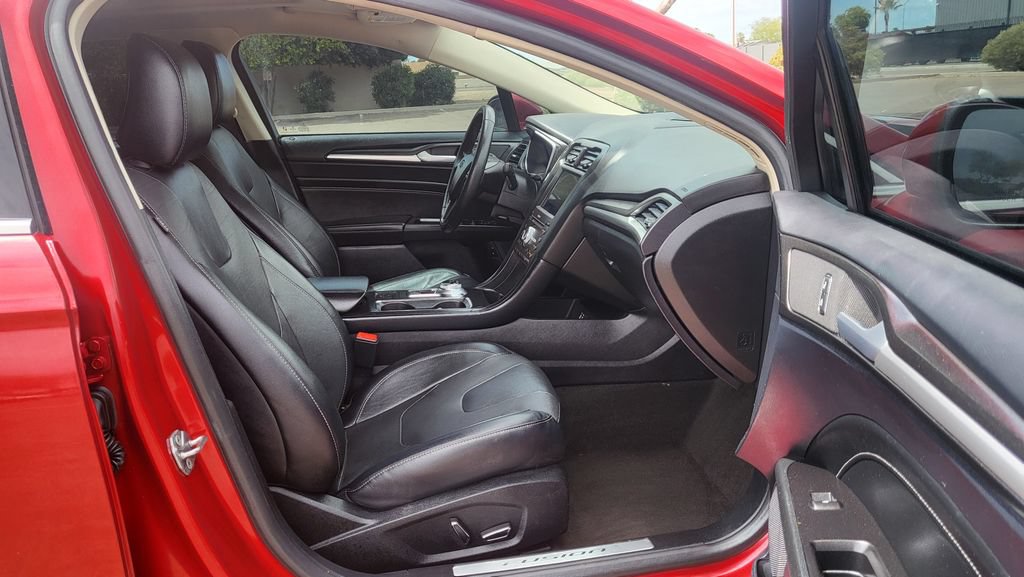 Used 2020 Ford Fusion Energi Titanium FWD image 18