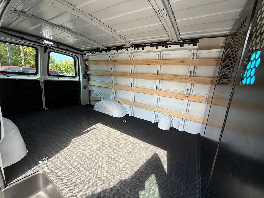 Used 2025 Chevrolet Express 2500 w/ Driver Convenience Package RWD image 30