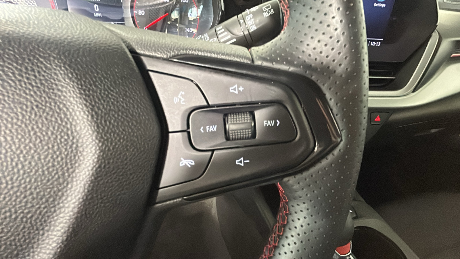 Used 2024 Chevrolet Trax RS w/ Driver Confidence Package FWD image 21