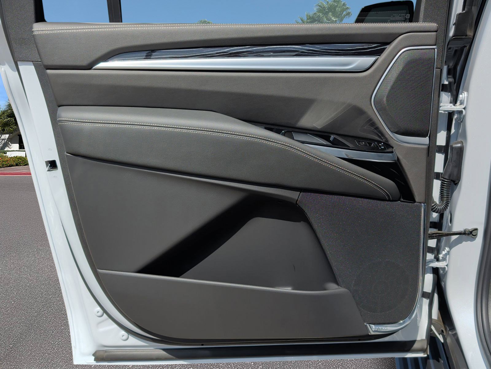 Used 2026 Cadillac Escalade ESV Sport w/ LPO, ONYX Package image 23