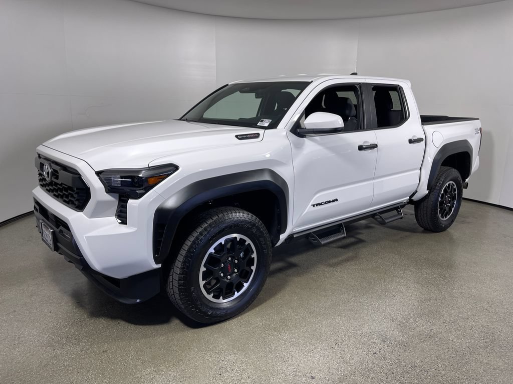 Certified 2025 Toyota Tacoma TRD Off-Road AWD/4WD image 7