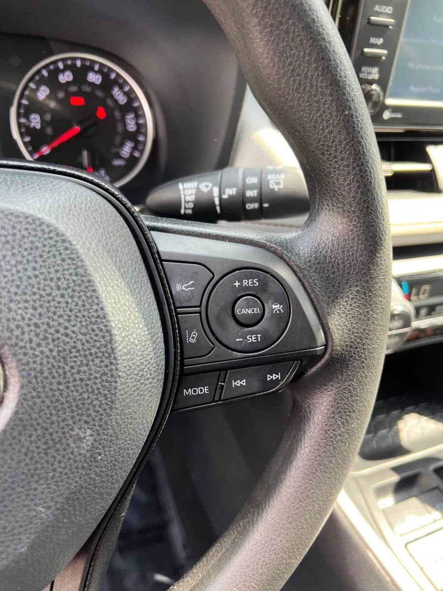 Used 2021 Toyota RAV4 XLE image 17