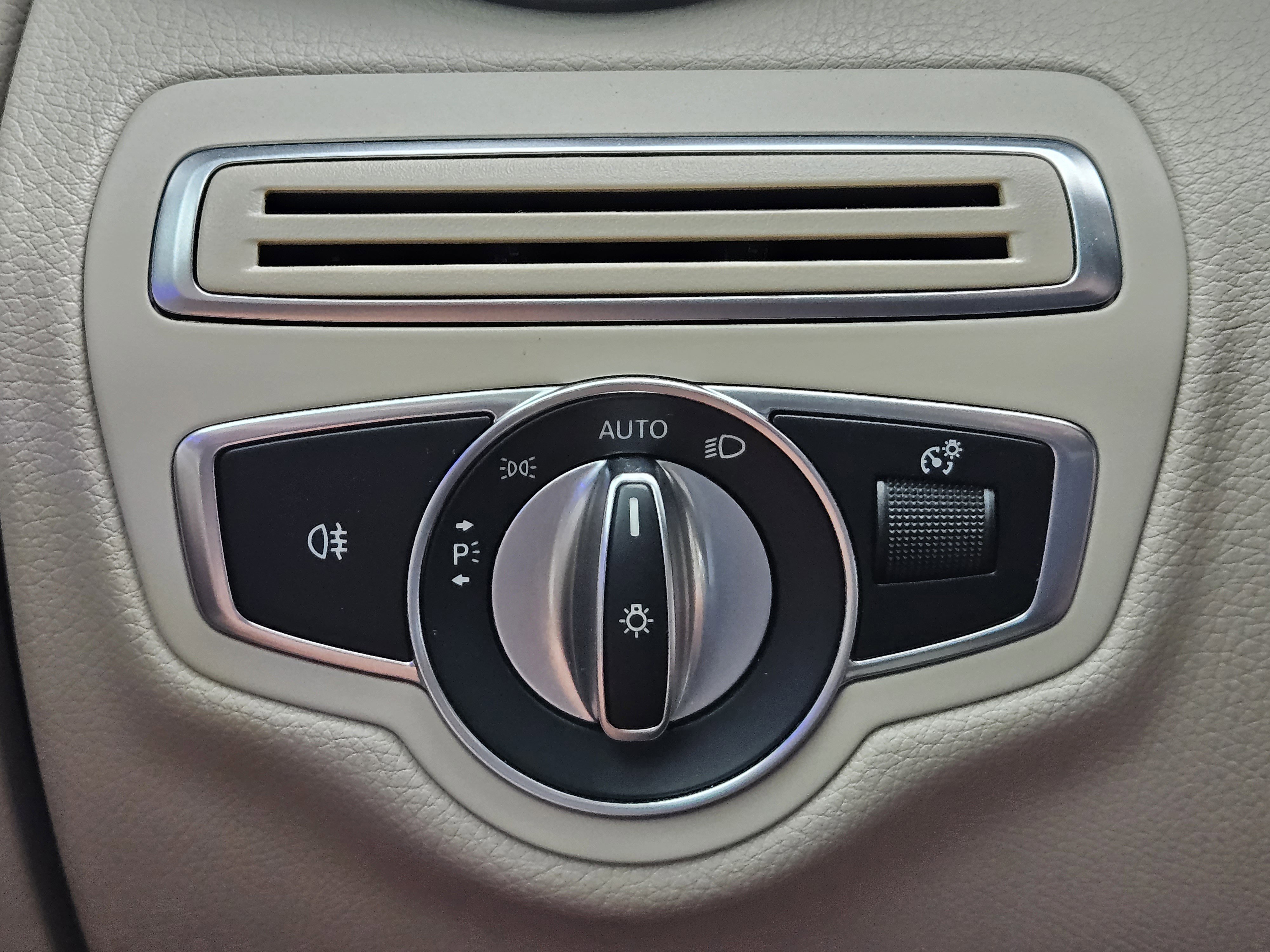 Certified 2020 Mercedes-Benz C 300 Sedan image 22