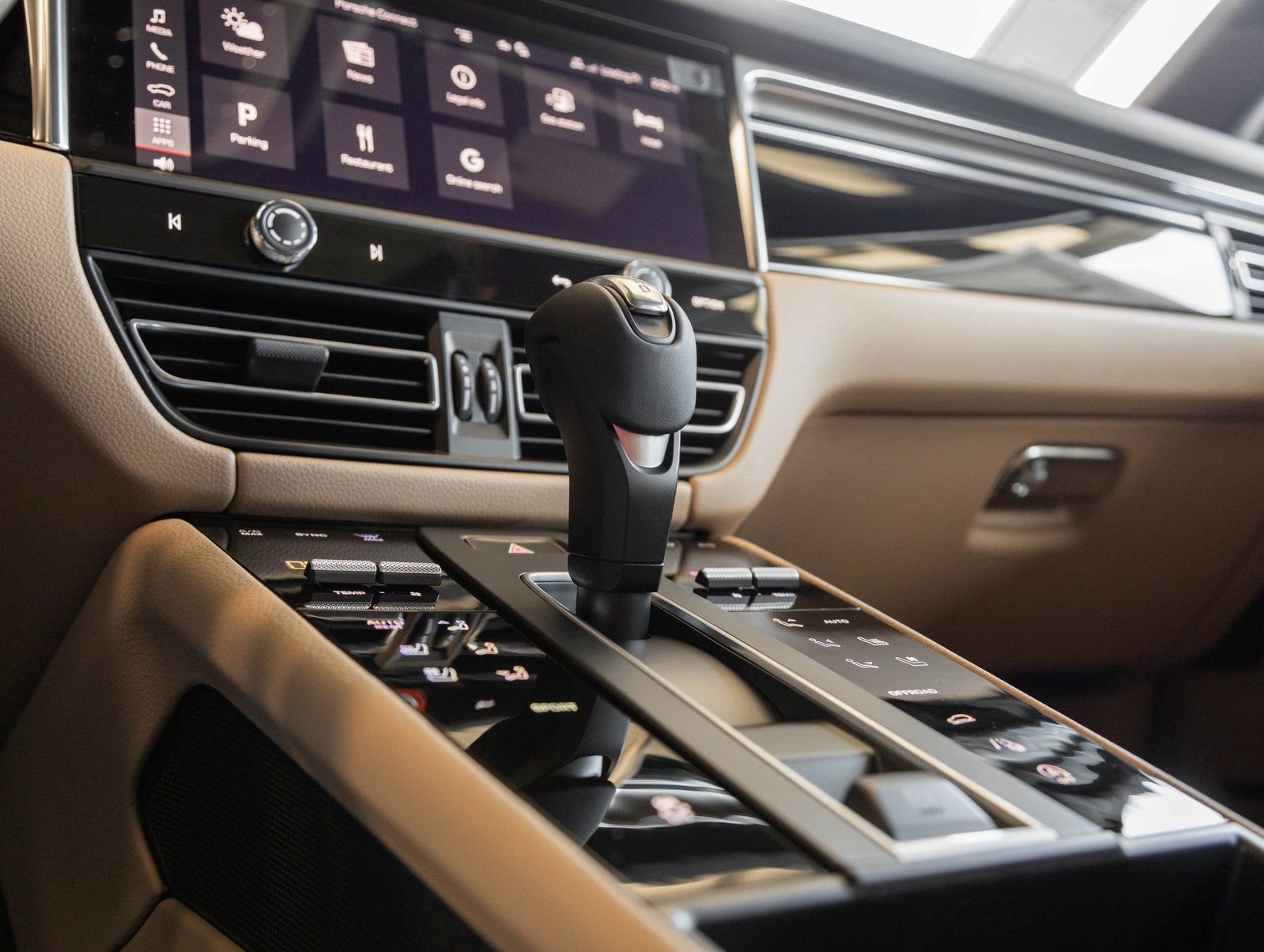 Certified 2026 Porsche Macan AWD/4WD image 26