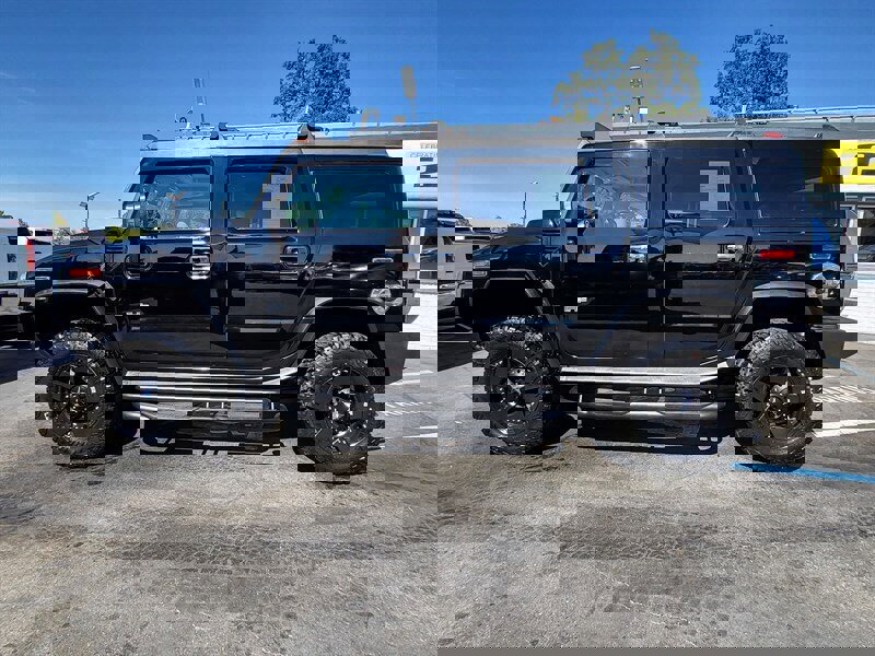 Used 2003 HUMMER H2 w/ Preferred Equipment Group image 2