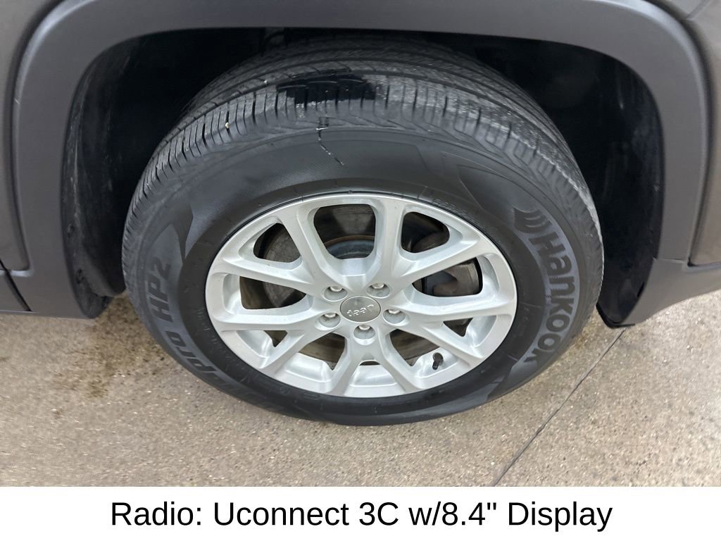 Used 2017 Jeep Cherokee Latitude w/ Cold Weather Group image 16