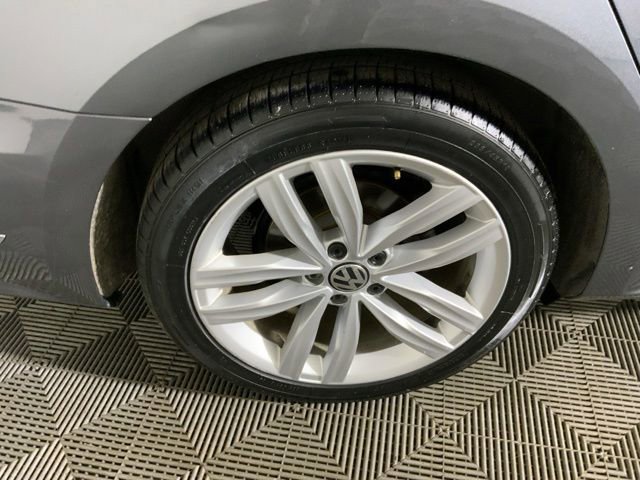 Used 2018 Volkswagen Passat 2.0T SE FWD image 11