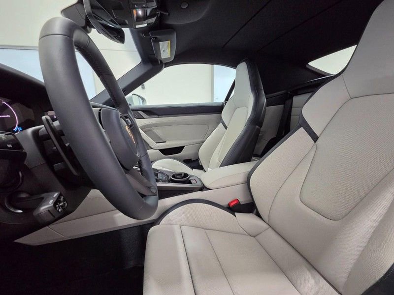 Certified 2025 Porsche 911 Carrera image 5