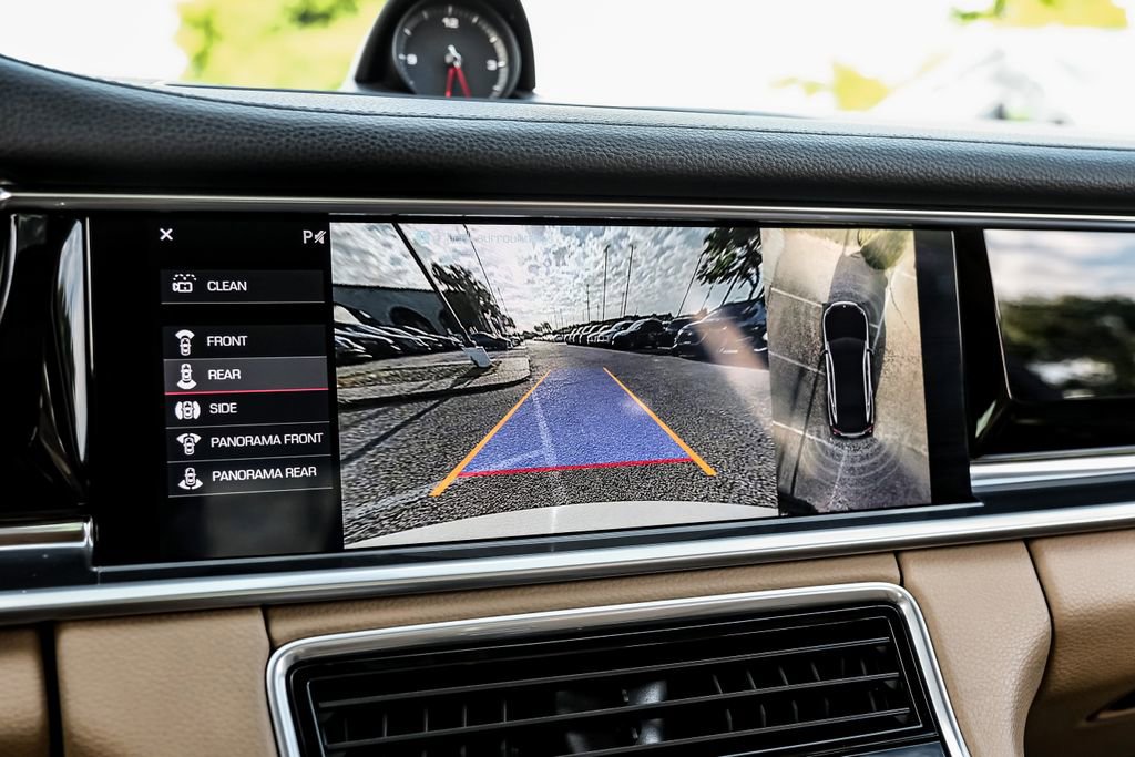 Used 2018 Porsche Panamera 4 image 20