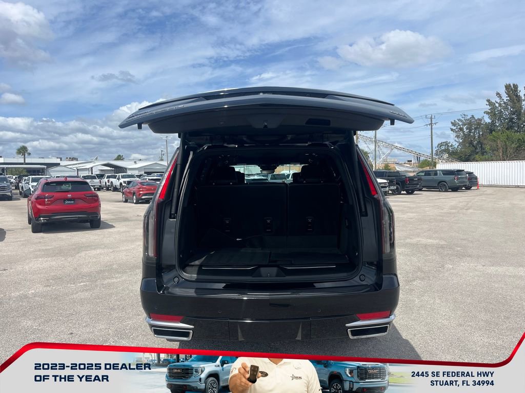 Used 2023 Cadillac Escalade Premium Luxury w/ Performance Package image 17