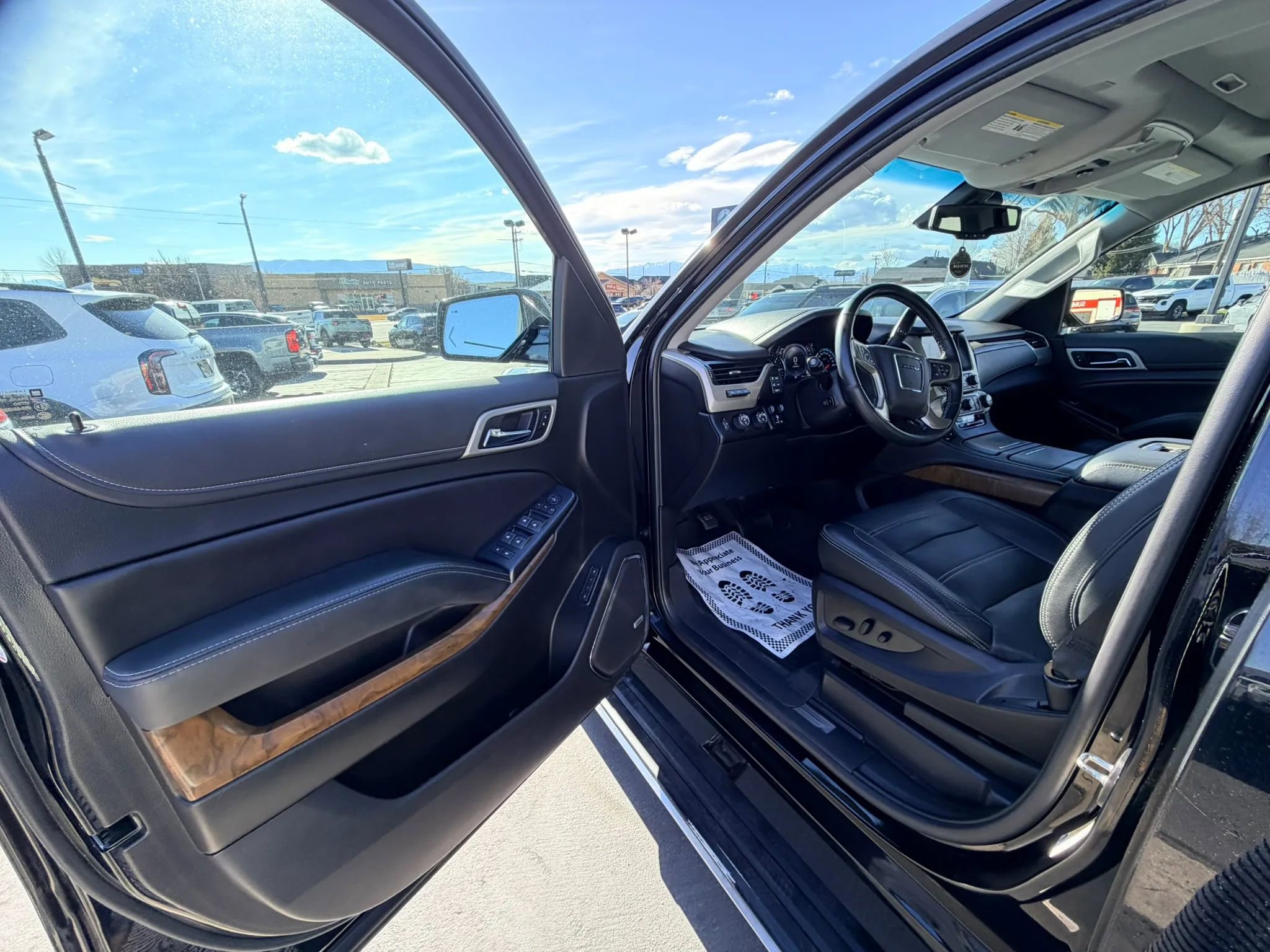 Used 2019 GMC Yukon XL Denali w/ Denali Ultimate Package image 9