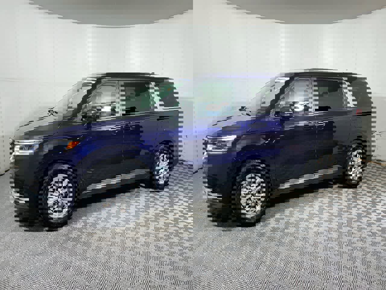 Used 2024 Kia Carnival LX image 11