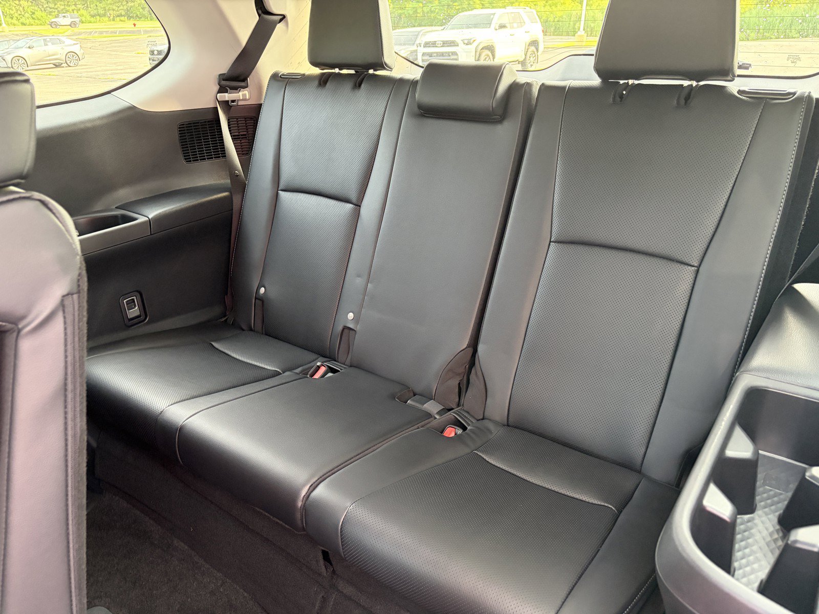 Used 2024 Toyota Grand Highlander AWD Hybrid image 10