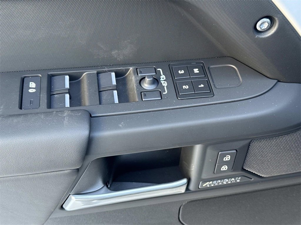 New 2026 Land Rover Defender 110 X-Dynamic SE image 28