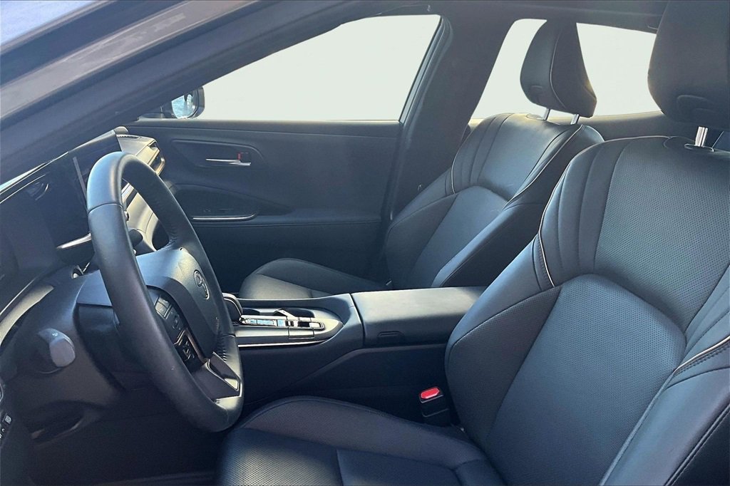 Used 2023 Toyota Crown Limited image 20