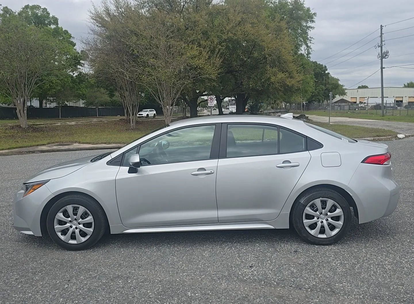Used 2024 Toyota Corolla LE FWD image 4