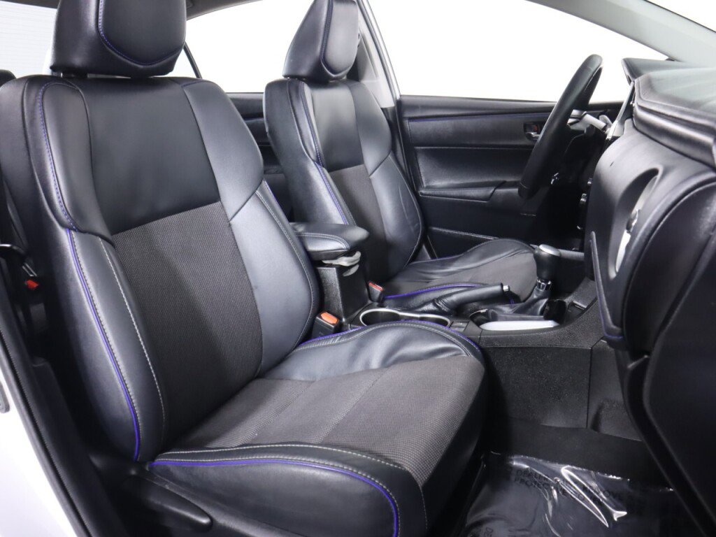 Used 2017 Toyota Corolla SE w/ SE Premium Package FWD image 38