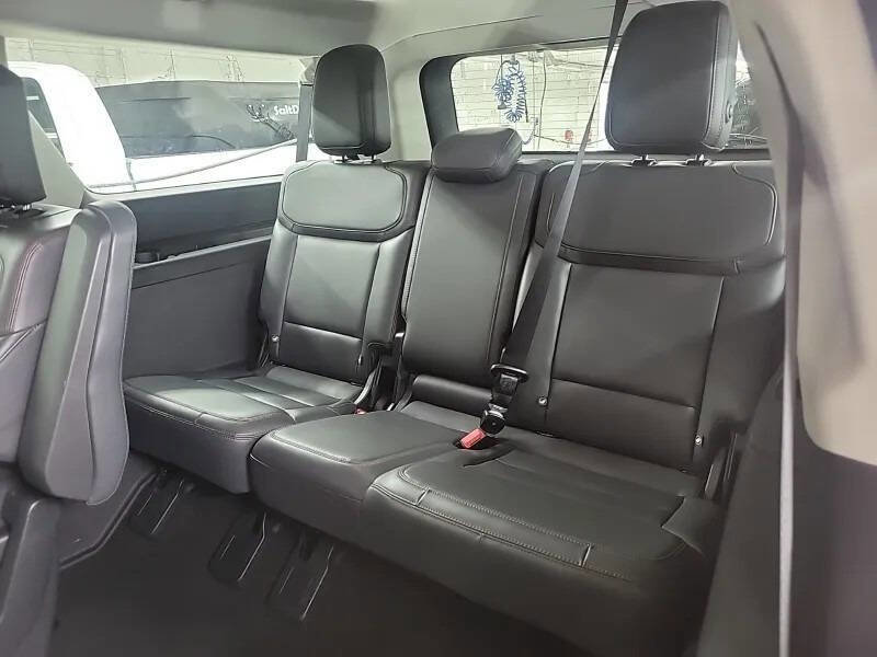 Used 2025 Ford Expedition Max Active AWD/4WD image 12