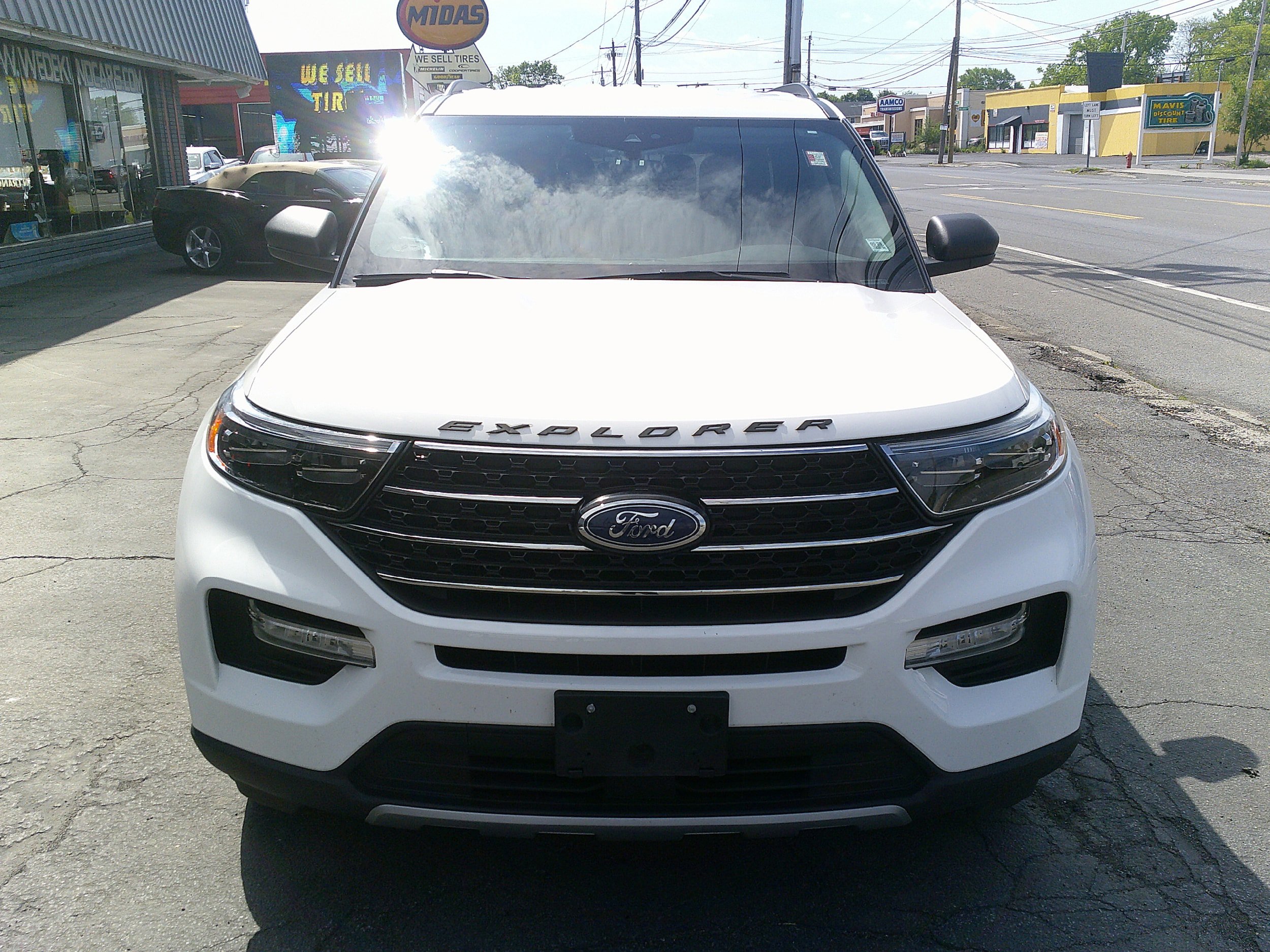 Used 2021 Ford Explorer XLT w/ Equipment Group 202A AWD/4WD image 10