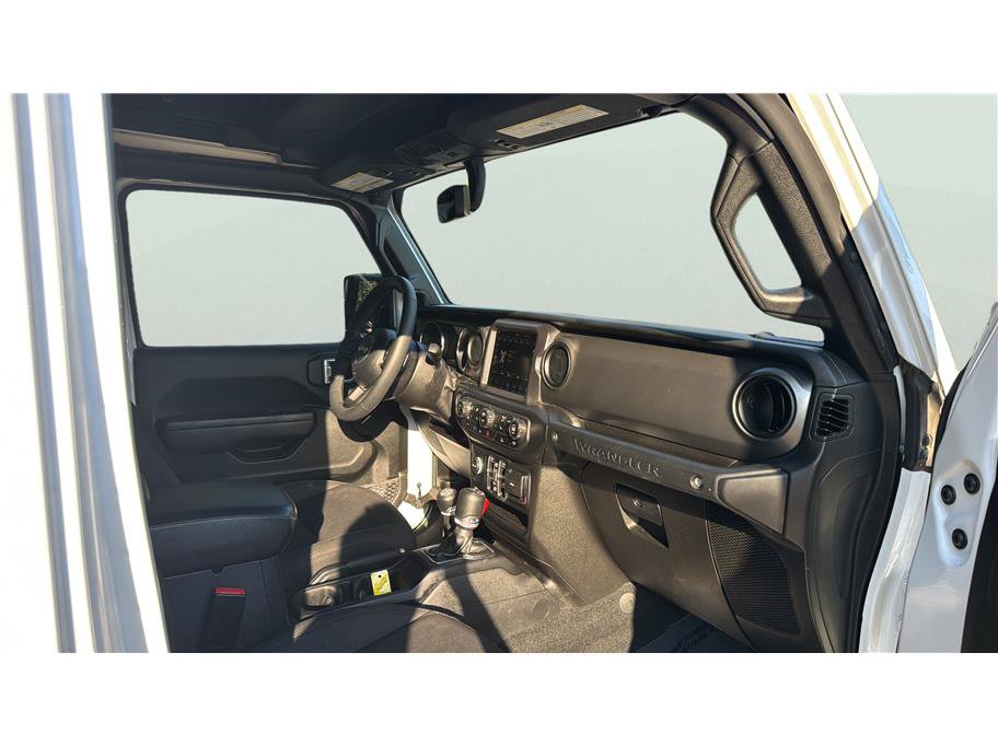 Used 2023 Jeep Wrangler Unlimited w/ Sun & Screen Package AWD/4WD image 14