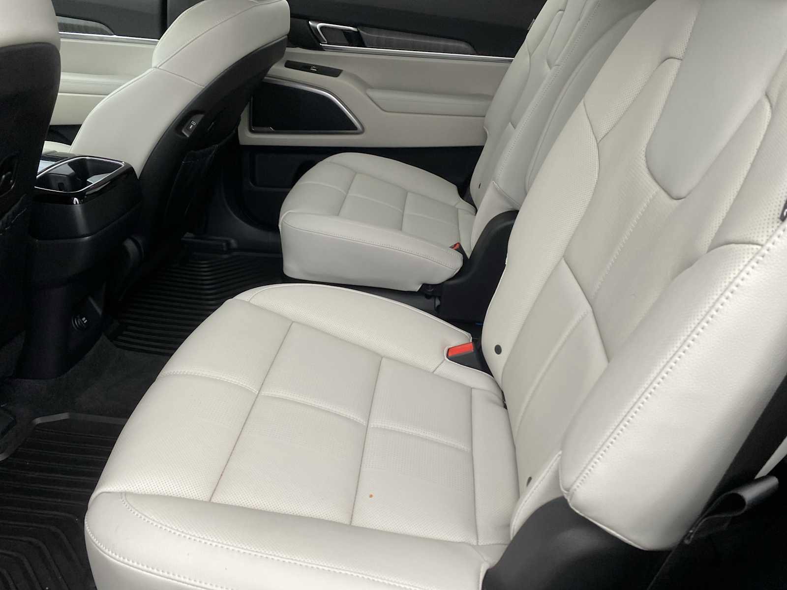 Used 2025 Kia Telluride EX w/ EX Captain's Chair Package FWD image 28
