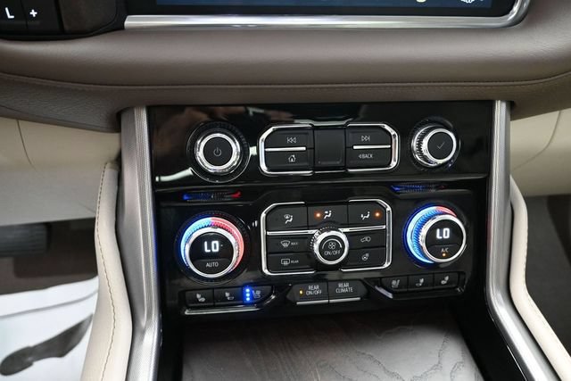 Used 2024 GMC Yukon Denali w/ Advanced Technology Package AWD/4WD image 17