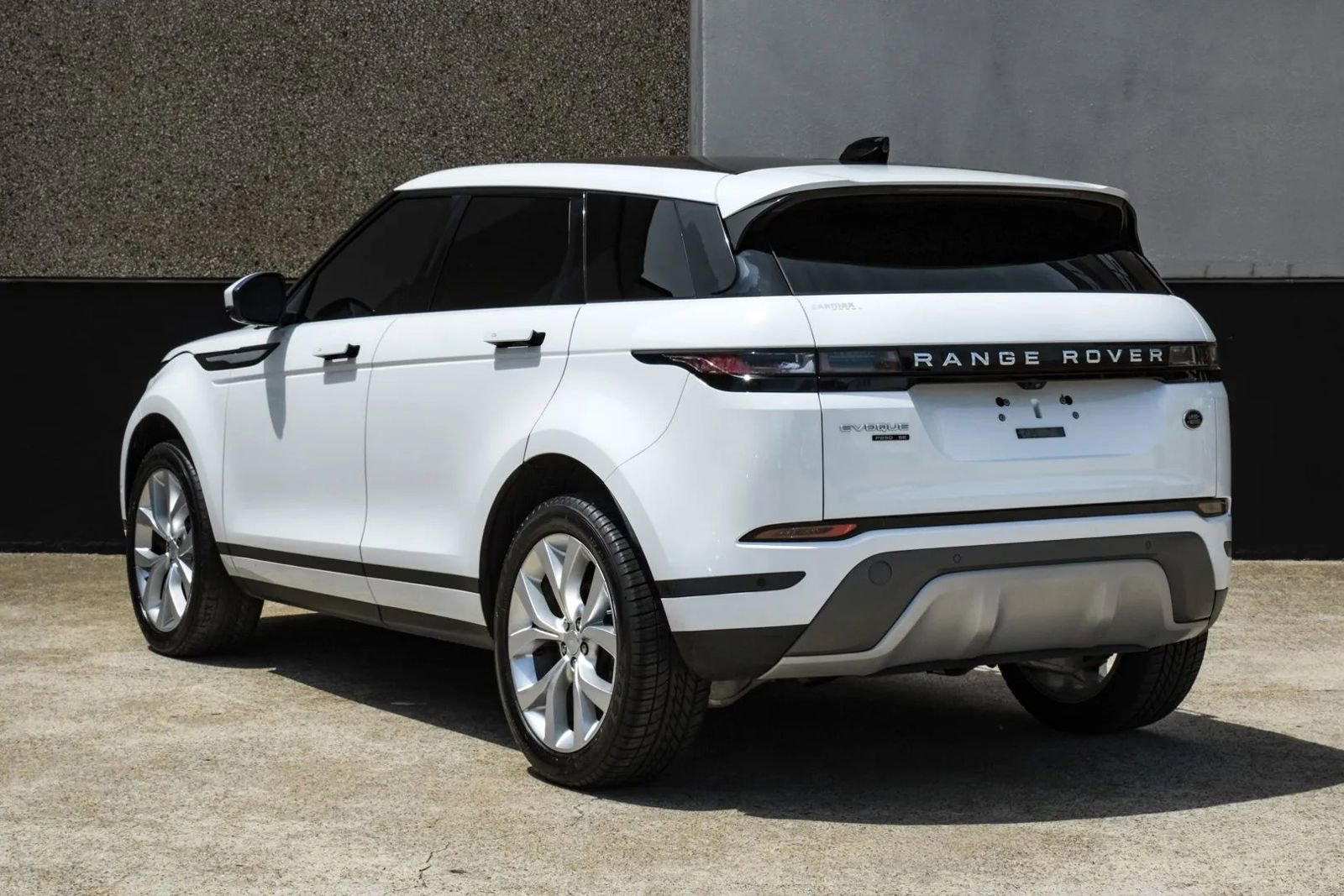 Used 2020 Land Rover Range Rover Evoque SE AWD/4WD image 11