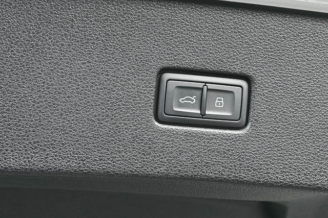 New 2025 Audi Q8 Premium image 27