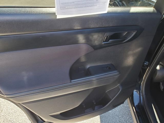 Used 2024 Toyota Highlander LE image 11